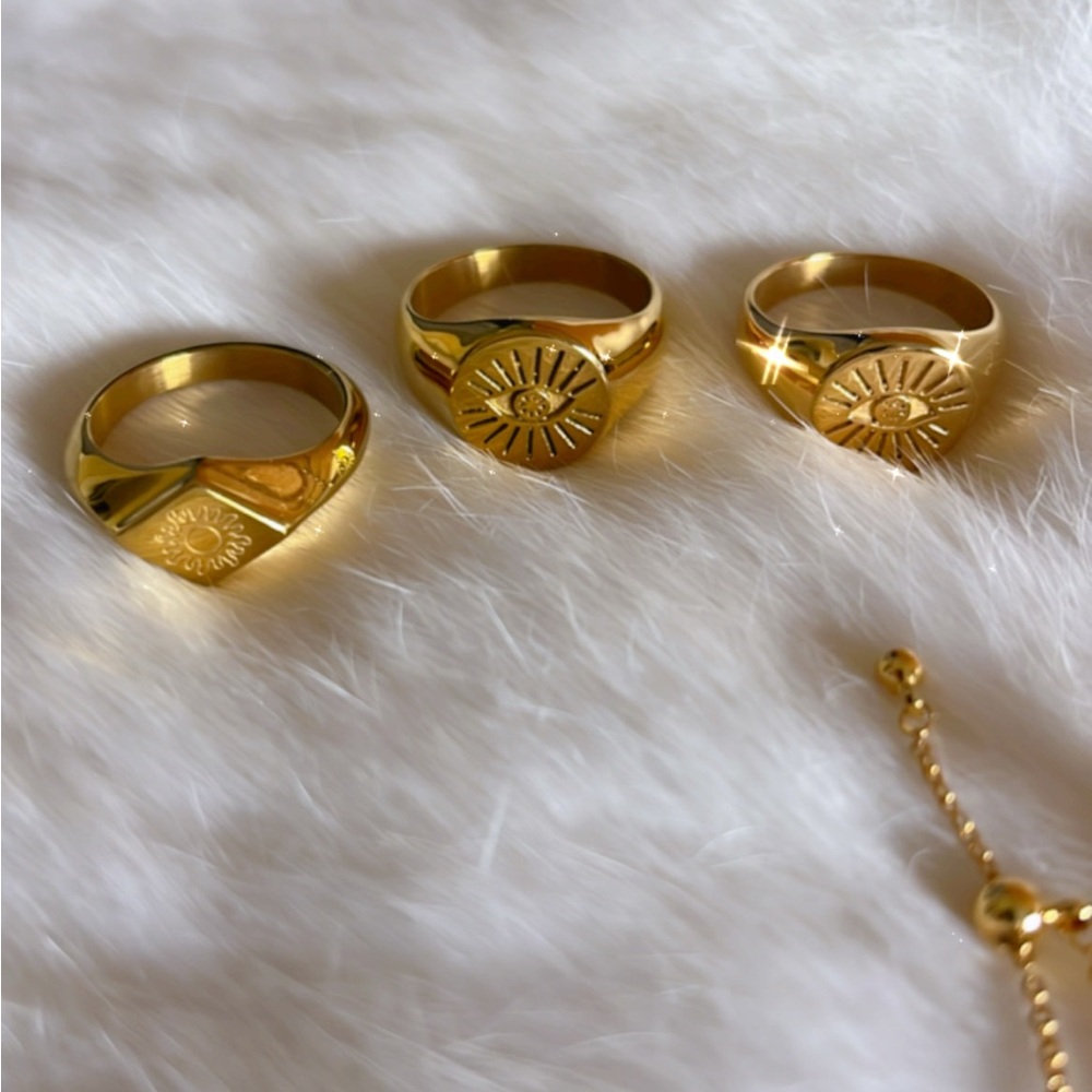 Stunning lot of rings. Gold filled and plated. Real gemstones.